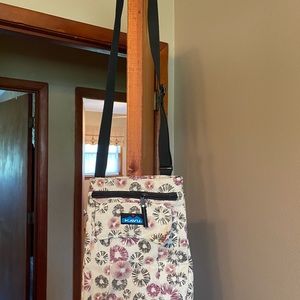Kavu crossbody bag. NICE!!